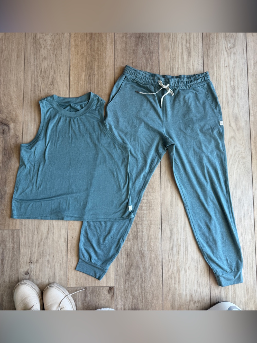 Viori Lounge Tank Top & Jogger Set